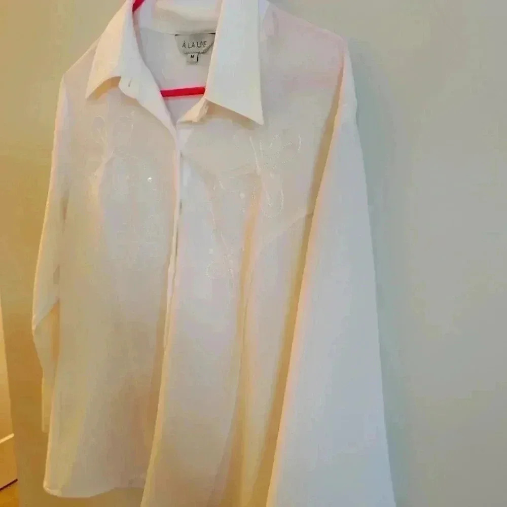Womans Classic Button Front Long Sleeved Embroidered  White Blouse M
